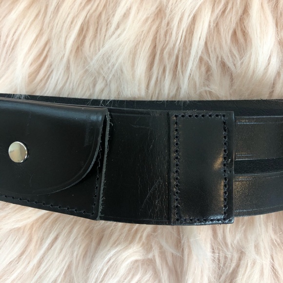 Incredible Burberry Black Leather Belt - Picture 6 of 6